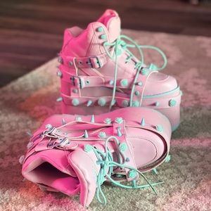 YRU Qozmo Bondage Rose Platform Boots